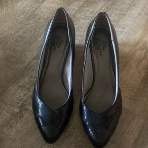 Dress shoes  size 8 1/2. Great condition